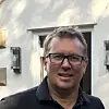 Gunnar Jan Oma, daglig leder i Oma Baatbyggeri, representerer hurtigbåtbyggerne i Norge. Han er fortvilet over at myndighetene fortsatt refererer til 1993-tall for hurtigbåtutslipp. Foto: Oma