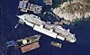 Dette flyfotoet viser Costa Concordia utenfor øya Giglio, og er tatt 26. august i år. 17. september ble skipet rettet opp igjen fra slagsiden. Det skjedde etter over ett års forberedelser. FOTO: REUTERS