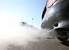 Biler med forbrenningsmotor er typisk lettere enn tislvarende elbiler. Hypotesen er at høyere vekt gir oppvirvling av veistøv som tilsvarer partikkelutslippet fra eksospotter og bremser. Foto: Colourbox