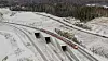 Et tog kjører på Østfoldbanen over inngangene til Blixtunnelen og Roåstunnelen fra Ski i retning mot Oslo S. Follobanen ble åpnet 12. desember, men ble stengt åtte dager senere etter en brann i et koblingshus på Ski stasjon.