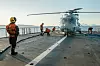 Et NH90- helikopter fyller drivstoff på kystvaktskipet KV Andenes, før kontrakten ble hevet. Foto: Sjøforsvaret