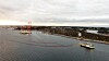 Kystverket har lagt ut solid lensebarriere nord for fregatten. Vind og strøm går nordover. Tilsvarende barriere etableres også på sørsiden.