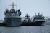 KNM Valkyrien sammen med korvetten KNM Glimt og kystvaktfartøyet KV Farm til kai i Alta.