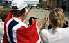 Etter å ha mislykkes med løpene torsdag og fredag er Magnus Christian Ebbesen og Hanne Flåten Andersen utrolig lettet over at bilen nettopp er kommet i mål etter sju runder.