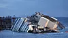 Costa Concordia heves fra kysten utenfor øya Giglio i Italia. Operasjonen er den dyreste i sitt slag noensinne.