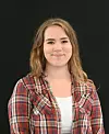 Cecilie Gregersen, kommunikasjonsrådgiver og pressevakt for strømbrudd, drift og beredskap i Elvia. Foto: Elvia