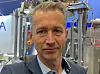 – Et pulver som skal brukes i næringsmiddelindustrien, må hverken støve, stivne eller klumpe seg, sier Daniel Frosterud, som er GEAs salgssjef i Sverige og Finland. Foto: GEA
