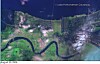 Store deler av New Orleans er dekket av vann. De første meldingene gikk ut på at 80 prosent av byen ble dekket av vann og at vann fortsatte å sige inn fra Lake Pontchartrain. De oversvømmede områder er synlig som mørkere partier i det grønne. Bildet er tatt tirsdag 30. august med et såkalt Moderate Resolution Imaging Spectroradiometer (MODIS) fra NASAs Terra satellitt.