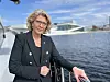 Fornybar Norge-sjef Åslaug Haga sier at hvis støtte-modellen Norge ønsker seg, ikke er «vil fly» hos EU, må man strakt se på justeringer. Her er Haga om bord på den elektriske katamaranen «Legacy of the Fjords» i Oslo.