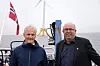 Arvid Nesse, leder for Norwegian Offshore Wind, sier at regjeringen bør lage en tidslinje som viser hva industrien kan forvente i årene som kommer. Her sammen med statsminister Jonas Gahr Støre på testfeltet utenfor Karmøy. Foto: Metcentre