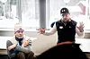 Viljar Aasan (t.h.), fagsjef for hjelpemidler ved Beitostølen Helsesportsenter, har kjent Jesper Saltvik Pedersen siden han gikk i barnehagen. Hans hovedtanke med å forbedre Jespers sete, er at det vil gi fordeler for alle barn med funksjonsnedsettelser som kommer etter ham. Foto: Eirik Helland Urke