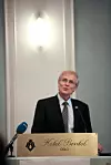 – Dette vil kunne framtvinge endringer i lufthavnstrukturen eller overgang til mindre flytyper, sier Falk-Petersen. Avinor-sjef Dag Falk-Petersen mener det viktigste i den neste transportplanen er å opprettholde standarden på norske flyplasser. Foto: Håkon Jacobsen