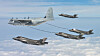 De norske flyene vil trenge drivstoff rundt sju ganger på ferden over til Ørland. Bildet viser to F-35B som tanker fra en KC-130J.