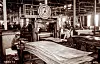 Grovvalsing av plater av duraluminium ved Nordisk Aluminiumindustri i Holmestrand. Bildet er tatt før andre verdenskrig. Foto: Vestfoldmuseenes samlinger