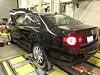 Testerne mener de har funnet et betydelig tap av dreiemoment og hestekrefter på lave turtall hos en VW Jetta som ble lurt til å tro den ble utslippstestet. Bildet er fra EPAs laboratorium, der bilens bakhjul er festet under testingen. FOTO: HANNE HATTREM/VG