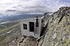 PÅ KANTEN: Det er ufattelig vakker utsikt fra Skarvereiret, helt på kanten av Hallingskarvet, og med Hardangervidda under.