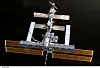 AUGUST 2005: Et av mannskapene ombord i Discovery tok dette bildet da de forlot ISS 6. august 2005.