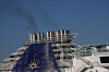 Eksosrør på cruiseskip i Southampton. Innen for ECA-områder må skipene enten rense utslipp for å komme under 0,1 % svovel eller bruke lavsvoveldiesel.