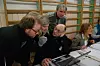 OBSERVERER: Valgfunksjonær Jaak Loo viser delegasjonen fra E-valg 2011-prosjektet det elektroniske systemet esterne bruker under parlamentsvalget. F.v.: Christian Bull, Ida Stenerud og Henrik Nore.