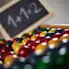 Kuleramme. Tavle. Matematikk. Matte. Regning. Regneferdigheter. Matematisk kompetanse. Mattekunnskaper. Realfag. Utdanning. Studier. Ingeniører. Sivilingeniører. Økonomer. Universitet. Høyskole.