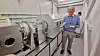 Ovnen: I denne ovnen legges karbonfilmen på en aluminiumsfolie og blir grunnlaget for produksjonen av superkondensatorene og superbatteriet som professor Øhlckers holder