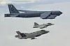 B-52 trener langs norskekysten med jevne mellomrom. Bildet viser et treningsoppdrag fra18. juni i år, hvor norske F-35 deltok i et Bomber Task Force treningsoppdrag med amerikanske B-52 bombefly og svenske JAS-Gripen og finske F/A-18 Hornet langs kysten. Foto: Forsvaret