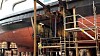 Et stort hull i skroget på Kon gen. LNG-tanken sees innenfor. Tank og motorer gikk ut gjennom hullet. På de to neste fergene blir hullet mindre. Tanken deles opp før den tas ut.