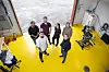 Emil Skar og Ulrikke Lien (foran) tok sine sivilingeniørgrader i industriell økonomi samtidig og fant raskt ut at deres ulike spesialiseringer i datavitenskap og byggeteknikk var en perfekt kombinasjon. I selskapet de har gründet sammen, har han programmert programvaren mens hun har loddet og sveiset slik at sensorikken ikke blir skadet selv om konteinerne lastes fulle av avfall fra byggeplasser. Selv om de har flyttet fra NMBU til Forskningsparken, glemmer de ikke hvor de kommer fra. Så ofte de kan, drar de tilbake til Eik lab for å hjelpe nye studenter. Foto: Mona Strande