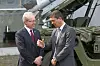 Raytheon-sjef Thomas A. Kennedy (t.v) og Kongsberg-sjef Geir Håøy møttes mandag for å markere 50 års samarbeid og diskutere nye forretningsmuligheter. Foto: Per Erlien Dalløkken