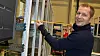 WPA produserer blant annet elektriske tavler til de batteridrevne øy-båtene som Boreal skal operere i Oslofjorden. Trond Sund er arbeidsleder i tavleverkstedet.