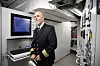 Maskinsjef Roger Andersen i kontrollrommet utenfor batterirom og det tidligere motorrommet som nå huser ventilasjonssystemet.