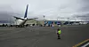 Utenfor det gigantiske fabrikkanlegget i Everett, hvor bredbuksflyene bygges, står et Dreamlifter-fly. Dette er ombygde 747-er som brukes til å frakte inn deler til 787.