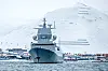 Fregatten KNM Thor Heyerdahl på Svalbardtokt i 2021, for å hevde norsk suverenitet på Svalbard. Her utenfor Longyearbyen.