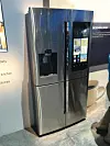 Samsung var veldig på hugget med sitt nye kjøleskap. Teknologien følger med på innholdet inne i skapet. I tillegg er skjermen på døren tenkt som familiens kommunikasjonssenter. Prisen i Norge vil trolig bikke 50.000 kroner når det kommer i salg en gang før sommeren.