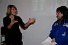 BEST I LIVET: Kosovare Olluri fra astrofysisk institutt, UiO, har vært helt vektløs. Torsdag fortalte hun om det hun kaller den beste opplevelsen i sitt liv til kommunikasjonssjef Marianne Moen og de andre fremmøtte ved Norsk Romsenter.