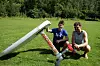 Fra venstre: Hydrofoil-brettet, Hans Emil Hiorth og Nikolai Hiorth. Foto: Privat