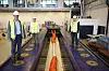 Voldsom styrke: Med kraftig hydraulikk kan denne snart 40 år gamle oppgraderte maskinen til DNV GL strekke tau og kjetting opp til 2900 tonn. Dette tauet holdt hva det lovet, nemlig 1900 tonn, konstaterer Gustav Heiberg(t.v.), Knut Eidem og Mads Arild Eidem i DNV GL. Foto: Tormod Haugstad