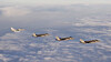 De tre norske F-35-flyene ble møtt av F-16-fly da de ankom norsk luftrom fredag ettermiddag. Foto: Forsvaret