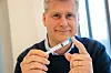 Ocean Tunicell lager et hydrogel med cellulose fra tunikater. Det kan brukes til å 3D-printe strukturer som kan implanteres i kroppen, forklarer administrerende direktør Christofer Troedsson. Foto: Marius Valle
