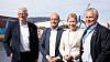 Bydelen Nyhavna reiser seg i bakgrunnen. Fra venstre Statkrafts Svein Ove Slinde, styreleder Johan Arnt Vatnan i Nyhavna utvikling, Enovas Astrid Lilliestråle og kommunedirektør Morten Wolden.