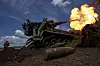 Det går store mengder artilleriammunisjon i krigen i Ukraina hver dag. Foto: Evgeniy MaloletkaAP/NTB