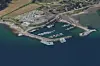 Slik ser Nscale for seg at varmevekslingsanlegget (1), pumpestasjonen (3) og et oppvarmet havbasseng (2) kan plasseres ved båthavna i Bjerkvik. Foto: Nscale/Norconsult