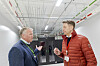 Green Mountain-direktør Svein Atle Hagaseth hadde i februar besøk av energiminister Terje Aasland i datasenteret på Rjukan. Der er Volkswagen største kunde.