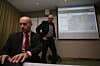 ETT BRETT: Arctic web er på lufta etter at administrerende direktør Gianluca Monachese (t.v.) hos Kadme og prosjektleder Kjell-Are Vassmyr fra Acona Wellpro lanserte portalen i Tromsø torsdag.