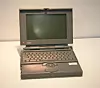 APPLE: 1991 var året da Apple lanserte sin Powerbook-serie. Powerbook 170 og de andre modellen i serien var mye mer bærbare enn selskapets første forsøk, nemlig Macintosh Portable fra 1989, som ikke ble noen suksess.