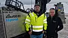 Vidar Baafjord fra Multiconsult, til venstre, og Robin Jensen fra PTO Teknikk med den nye klimavennlige og støyfattige boreriggen som er utviklet i Finland.