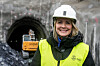 Byråd for miljø og samferdsel i Oslo, Marit Kristine Vea, på byggeplassen til Fornebubanen. Arkivfoto.