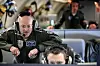 Sjefen: Roger Samuelsen (stående) er øverste norske offiser på Awacs-hovedbasen og «tactical director» om bord. Han er i ferd med å bli avløst av Stig Krone (foran).