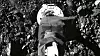 Romfartøyet fra Nasa er så stappfullt av prøver fra den fjerntliggende asteroiden Bennu at lukkemekanismen har kilt seg og verdifulle prøver spres i rommet.