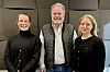 Anette Roaas (t.v.) i Siemens Mobility Norway gleder seg over innføringen av det nye signalsystemet og sier det ikke er mange tegn til barnesykdommer. Her sammen med TUs teknologiredaktør Jan M. Moberg og journalist Mari Gisvold Solberg.